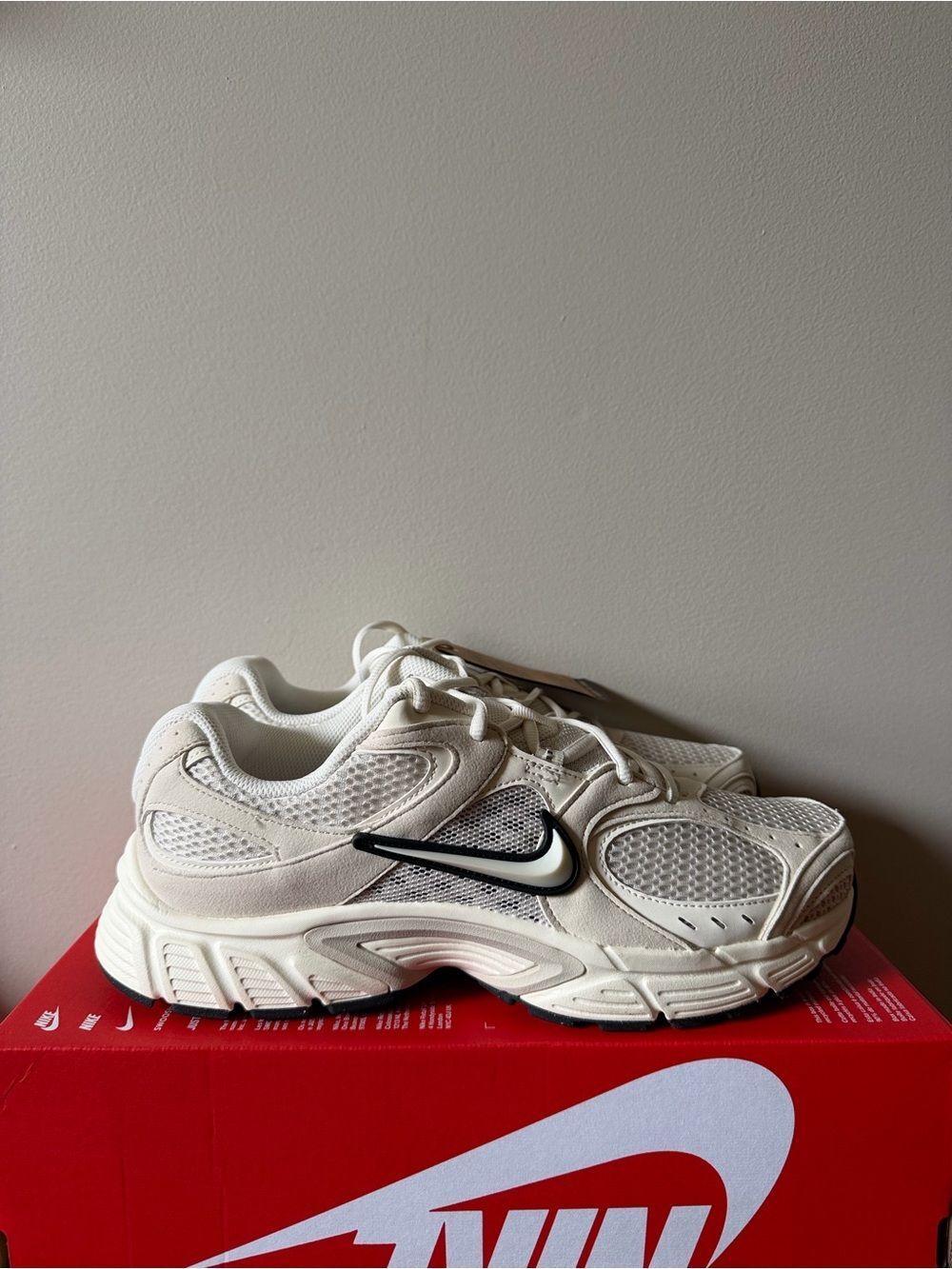 Nike V5 Runner Light Orewood Brown II6294-100 Women’s Size 12